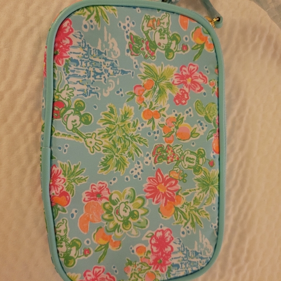 NWT! Lilly pulitzer Disney wristlet - Picture 1 of 6